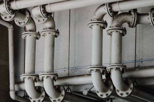 Klucz do rur poradzi sobie z najtrudniejszymi montażami: zobacz, dlaczego każdy hydraulik powinien go mieć!